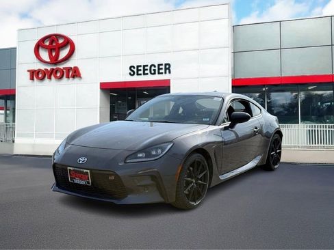 Used 2024 Toyota GR86 Premium image 9