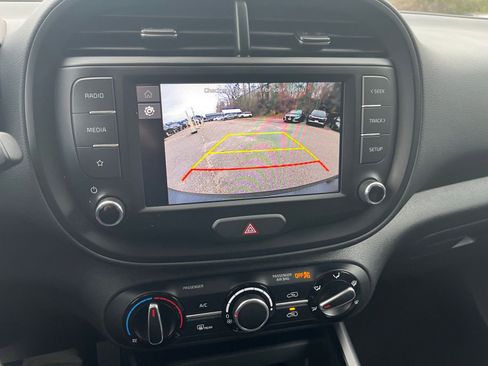 Used 2025 Kia Soul LX w/ LX Technology Package image 17