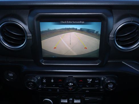 Used 2022 Jeep Wrangler Unlimited Sahara w/ Cold Weather Group image 30