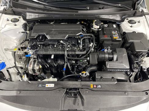 Certified 2025 Hyundai Elantra Sport image 9