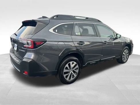 Used 2023 Subaru Outback Premium image 5