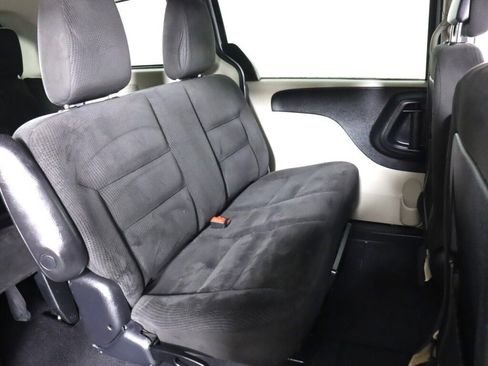 Used 2017 Dodge Grand Caravan SE image 29
