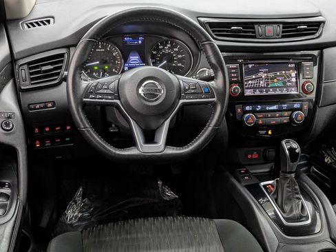 Used 2019 Nissan Rogue SV AWD/4WD image 4