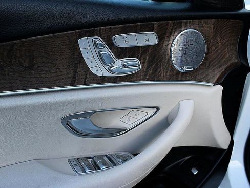 Used 2018 Mercedes-Benz E 300 image 9