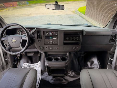 Used 2014 Chevrolet Express 2500 RWD image 14