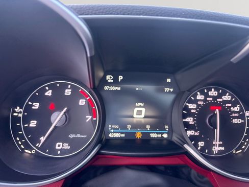 Used 2018 Alfa Romeo Giulia Ti Sport w/ Quick Order Package 22S Sport AWD/4WD image 10