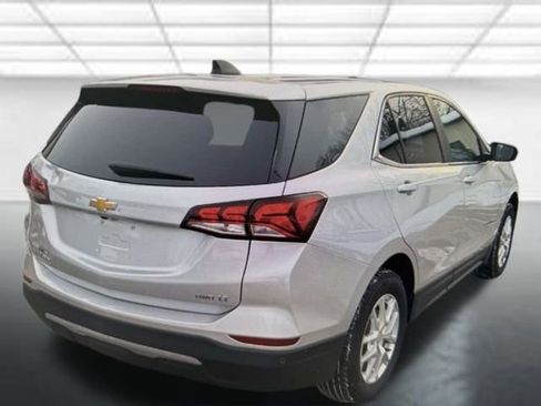 Used 2022 Chevrolet Equinox LT image 2
