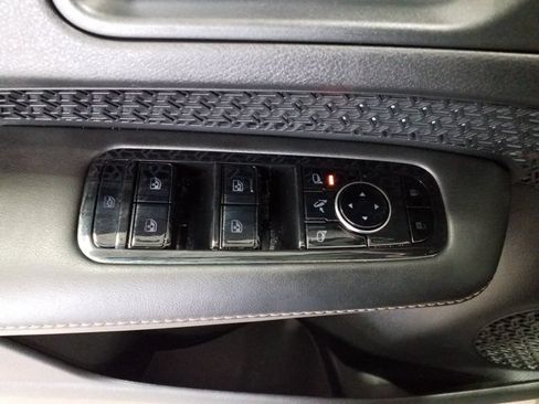 Used 2024 Nissan Ariya AWD image 11