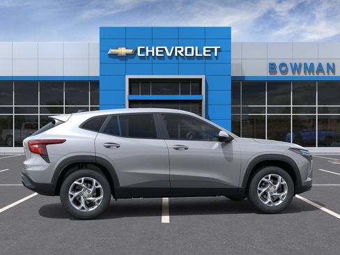 New 2026 Chevrolet Trax LS w/ LS Convenience Package FWD image 5