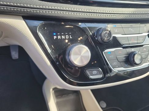 Used 2023 Chrysler Pacifica Touring-L FWD image 26
