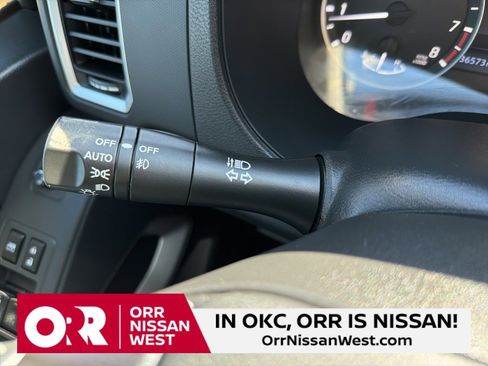 Used 2024 Nissan Frontier SV w/ SV Convenience Package image 28