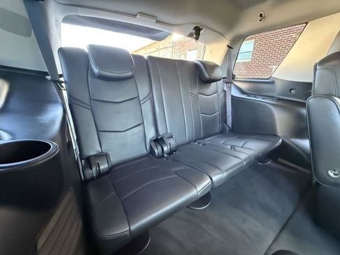 Used 2017 Cadillac Escalade Luxury image 25