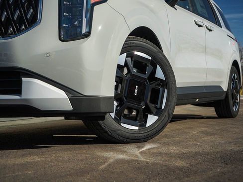 New 2026 Kia Carnival EX image 6