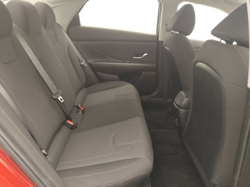 Used 2025 Hyundai Elantra SE FWD image 19