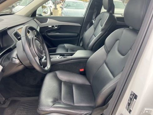 Used 2022 Volvo XC90 T5 Momentum w/ Protection Package image 7