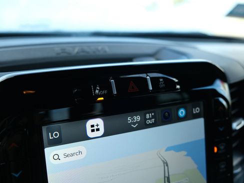 Used 2024 RAM 2500 Tradesman w/ Safety Group image 33