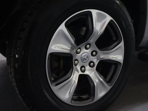 Used 2019 RAM 1500 Laramie AWD/4WD image 34