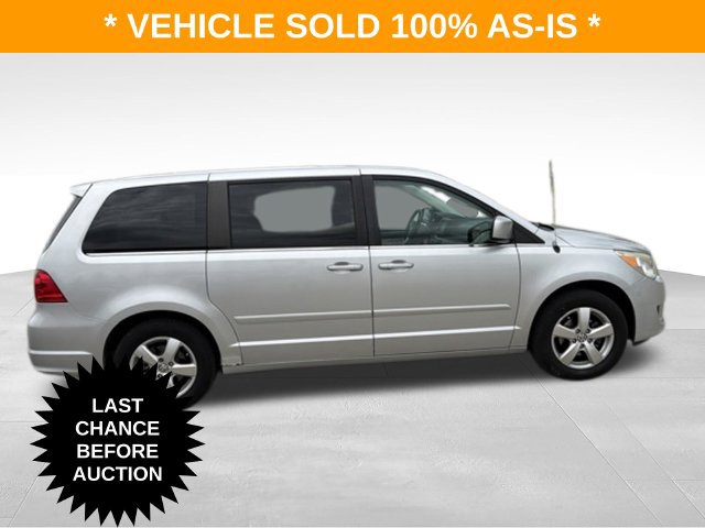 Used 2010 Volkswagen Routan SE FWD image 7