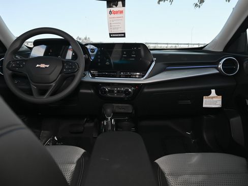 New 2026 Chevrolet Trax LT w/ Sunroof Package image 18