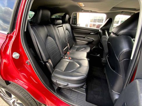 Used 2020 Toyota Highlander XLE AWD/4WD image 20