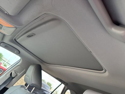 Used 2019 Toyota RAV4 XLE Premium FWD image 10