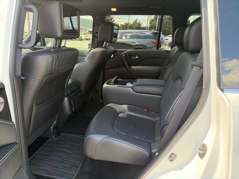 Used 2023 INFINITI QX80 Sensory w/ All-Season Package AWD/4WD image 11