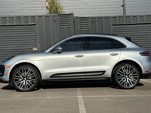 Certified 2024 Porsche Macan image 2