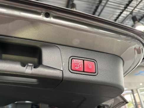 Used 2026 Mercedes-Benz GLB 250 4MATIC image 24
