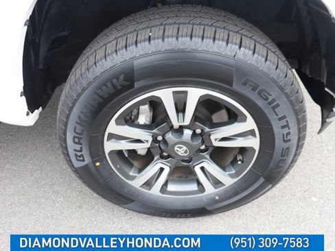 Used 2019 Toyota Tacoma TRD Sport image 27