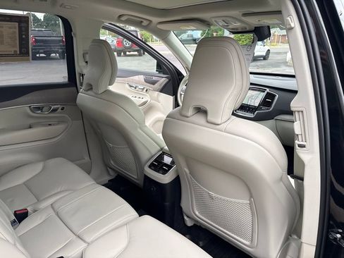 Certified 2025 Volvo XC90 T8 Plus w/ Protection Package Premier AWD/4WD image 38