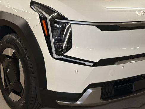 Certified 2024 Kia EV9 Wind AWD/4WD image 15