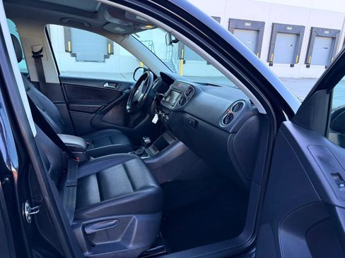 Used 2010 Volkswagen Tiguan S AWD/4WD image 11