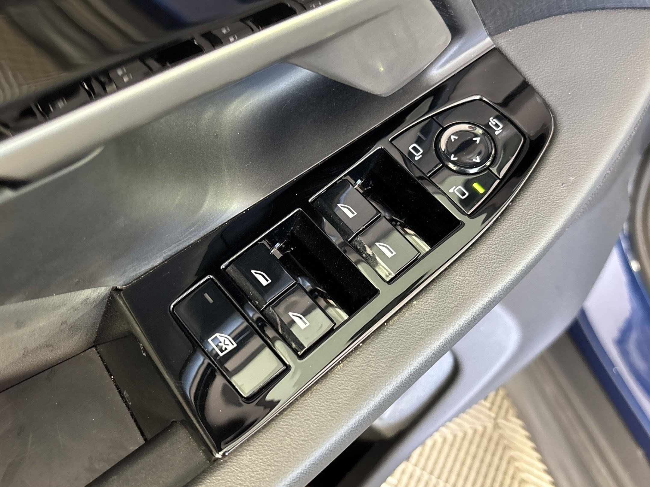 Used 2026 BMW 530i RWD image 27