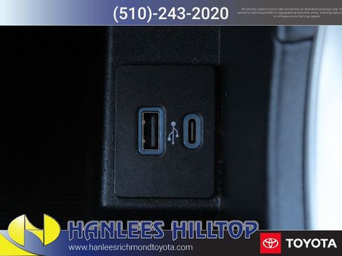 Used 2024 Ford Edge SEL image 19