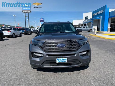 Used 2021 Ford Explorer XLT w/ Equipment Group 202A AWD/4WD image 2