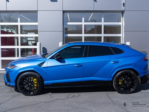 Used 2022 Lamborghini Urus image 3