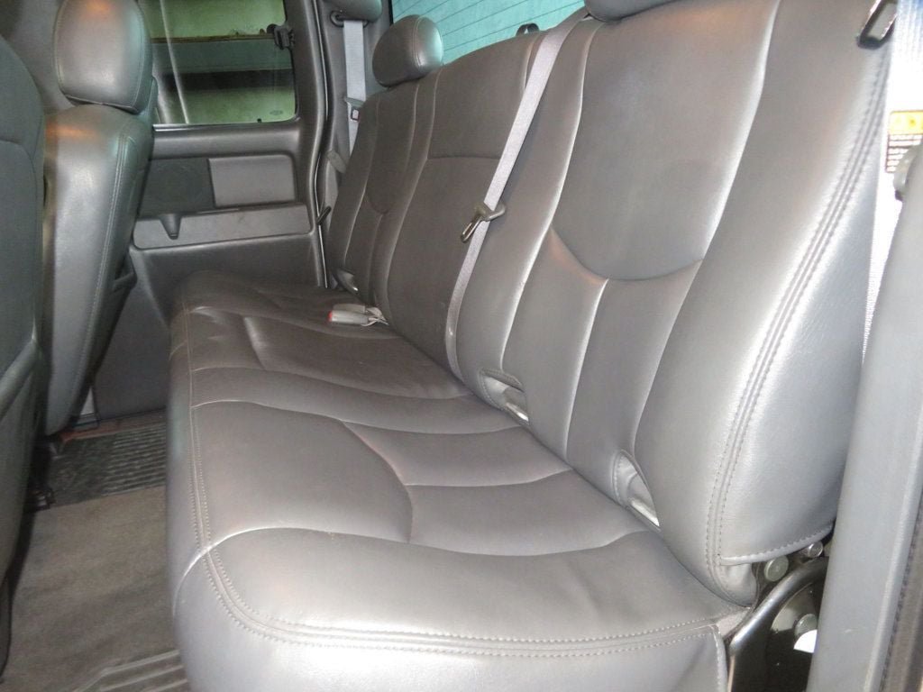 Used 2006 Chevrolet Silverado 2500 LT w/ Onstar Plus Package AWD/4WD image 22