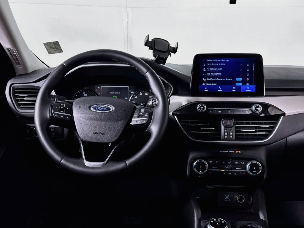 Used 2022 Ford Escape SE w/ Cold Weather Package FWD image 12