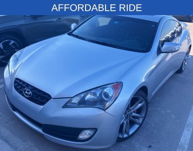 Used 2011 Hyundai Genesis 3.8 RWD image 2