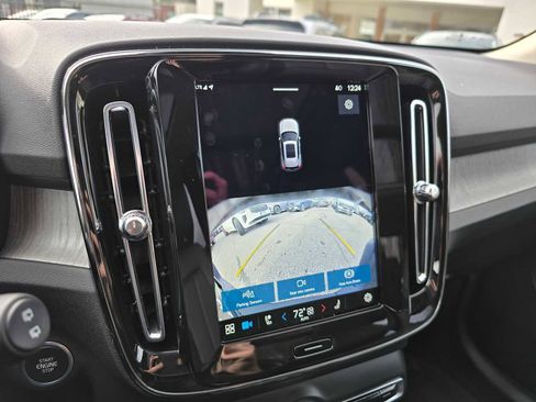 Used 2025 Volvo XC40 B5 Core w/ Protection Package Premier image 33