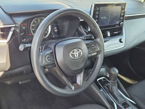 Used 2021 Toyota Corolla LE image 2