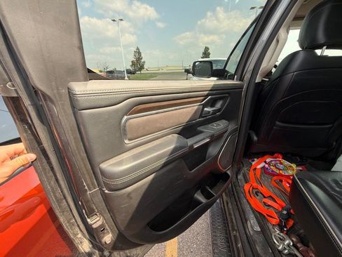 Used 2022 RAM 1500 Laramie AWD/4WD image 17