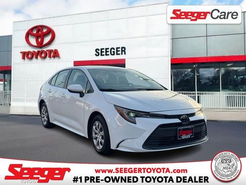 Certified 2024 Toyota Corolla LE image 1