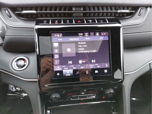 New 2025 Jeep Grand Cherokee L Laredo w/ Luxury Tech Group I image 36