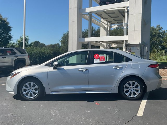 New 2027 Toyota Corolla LE FWD image 8