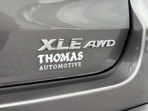 Used 2018 Toyota Highlander XLE AWD/4WD image 41