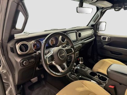 Used 2018 Jeep Wrangler Unlimited Sahara AWD/4WD image 9