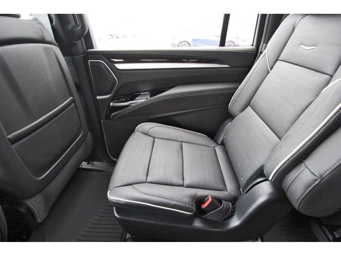 New 2026 Cadillac Escalade ESV Luxury AWD/4WD image 12