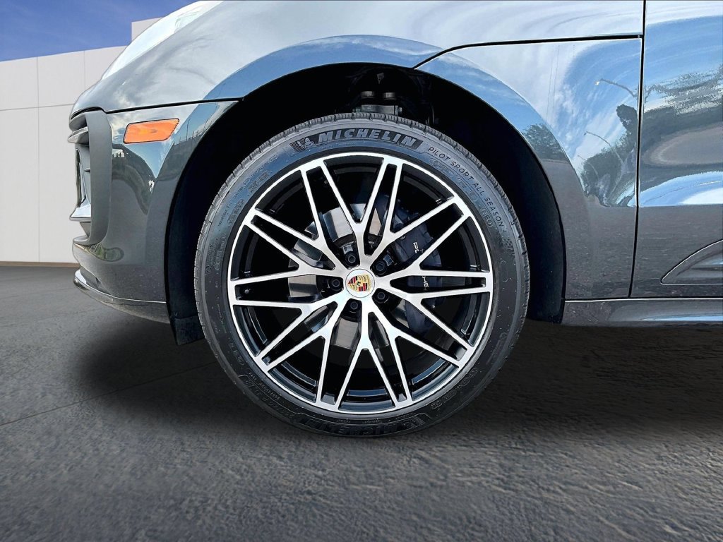 Certified 2026 Porsche Macan AWD/4WD image 11