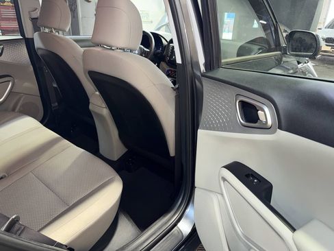 Used 2020 Kia Soul LX FWD image 25